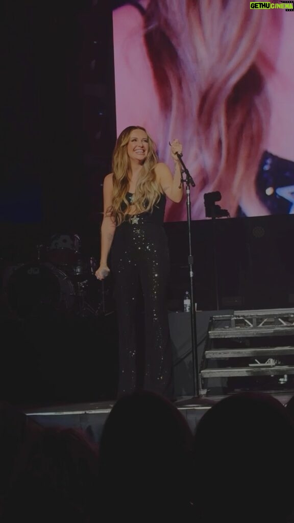 Carly Pearce Instagram - Played my brand new song “my place” tonight in an arena in Glasgow of 7,500 beautiful country music fans & could hear a pin drop… and then this happened halfway through the song 🥲. Thank you for giving me so much love & for listening to my stories the way you did tonight & every night this weekend during @c2cfestival. It was truly so special ❤️❤️❤️
