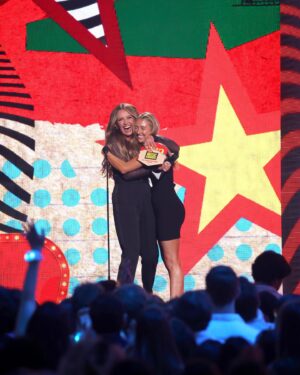 Carly Pearce Instagram - FANS 🥲 I said it on stage but I’ll say it again. You changed my whole world in 2018 when I won “Breakthrough Video of Year” and tonight was a true moment of gratitude for the last 7 years. Thank you for loving the kind of music I write and for this award for “Collaborative Video of the Year” for We Don’t Fight Anymore. I’m so very grateful and will continue giving you my all 🤍🤍🤍🤍 #CMTawards