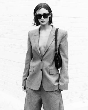 Carmel Rose Instagram - The kind of woman I’m trying to be 🧳 @isabelmarant