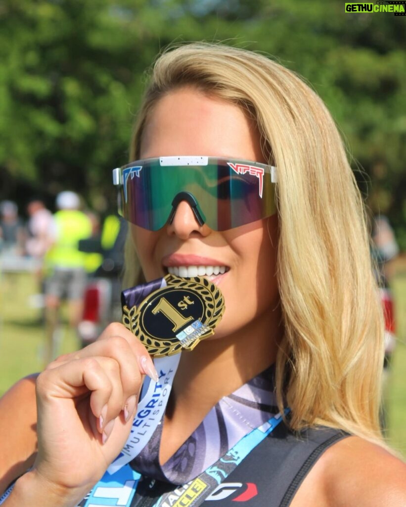 Carmen Carrera Instagram - And just like that, I’m officially an athlete 💯 1ST PLACE 🥇🤗 I couldn’t even believe it! I ran my first race ever today! What do you think all that training was for ?! 💪☺️✨❤️❤️❤️ Let’s goooooo 🏳️‍⚧️ #duathlon #duathlete 🏃‍♀️ 🚴 🏃‍♀️🥇 We arrived at 5:30 AM to start the race at 7:15 AM. The first run was just under a mile then straight into a 9 mile bike ride (and me in a mountain bike 😭… gotta invest in a racing bike) and then directly after that, a 5K run to finish off the race! 🥳 I got first place in my category 🥳
