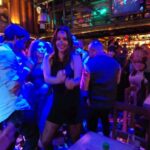 Carmen Villalobos Instagram - La noche de anoche con amigos de siempre ❤️ 1.@tonylozanoj @doclizariza @jasonlizarazo #david 2.Esa falda chiquitca qué bonita te queda 3.Bailadero pa'que gocen 4.Se pasó sabroso 5.No queríamos que dejaran de cantar 6.La primera vez de David 7.Nuestra mesa 8.Regalito hermoso 9.La última antes de irnos
