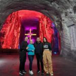 Carmen Villalobos Instagram - Catedral de Sal de Zipaquirá patrimonio cultural, religioso y ambiental! Hoy por hoy la maravilla # 1 de Colombia 🇨🇴 @catedraldesal @tonylozanoj #david #betty