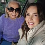 Carmen Villalobos Instagram - Como saben se acerca el día de la madre y hoy no solo quiero maquillarme con los productos de @lbelonline para salir a comer con mi mamá 😍 si no que se los quiero recomendar porque siempre les he dicho que son ideales para regalar en este día tan especial ❤️ Y como se que siempre me preguntan por las referencias de cada producto aquí se las dejo 😊 -BASE SOLUTIONS PRO-HIALURON Color Beige 220-C -BLUSH FOREVER - Color Abricot Dore ( Este color es bien naranjita niñas) -KIT DE CEJAS 🤩 -MÁSCARA DE PESTAÑA - Air Volume -LABIAL INFINI ABSOLU - Color Rose Punch Besos para todas 🥰🥰🥰 #publicidad #lbel