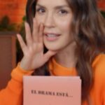 Carmen Villalobos Instagram - Esta temporada en #TopChefVIP3 el drama está...QUE ARDE 🔥 Escribe en los comentarios si conoces algún refrán de cocina 👨‍🍳🫶👩‍🍳 Tú turno 🫵 Estreno martes 21 de mayo a las 7pm/6c por Telemundo 👊