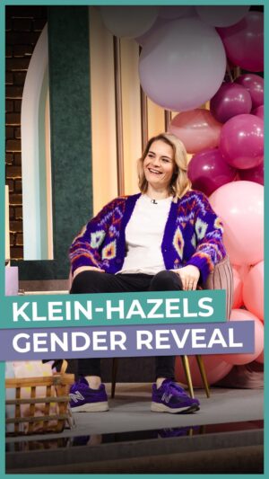 Carolin Kebekus Instagram - Achtung Spoiler: Während dieser Aufzeichnung hat @hazelsgonnahaze kein Baby mehr signiert. Stattdessen hat sie gemeinsam mit @carokebelin jede Menge skurriler Baby-Gadgets ausgepackt. Was es mit dem Pipi-Tipi und Mini-Highheels auf sich hat, erfahrt ihr im @dckshow Babyparty-Spezial: ab sofort in der @ardmediathek.