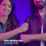 Carolin Kebekus Instagram - Es geht los! & zwar GLEICH SCHON! 😍🔥 #WirGegenDie 👉 „Wir gegen die! Die Kebekus Geschwister Show“ - heute um 20:15 Uhr auf ProSieben und Joyn!