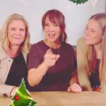 Carolin Kebekus Instagram - 🎁 Ihr sucht ein ganz besonderes Weihnachtsgeschenk? 💫 . Dann sichert euch und euren Liebsten ein Ticket für diese wunderbare Veranstaltung zugunsten des Deutschen Kinderhospizvereins! . Das Benefizkonzert „BANDS with BENEFIZ” findet am 23.04.2024 in der @stadthalle.koeln statt. . Tickets 🎟️ Link in Bio! . Wir sind stolz, dabei sein zu dürfen und gemeinsam mit @missalliemusic @gregormeyle und @stefanieheinzmann für diesen guten und wichtigen Zweck Musik zu machen. . Veranstalterinnen sind diese großartigen Frauen: @jasminschwiers, @msvanrheinlanden und @melli8347 ❤️ . Durch den Abend führen @frau_michaelsen und @jan_fun_weyde 🥰🥳 . Der gesamte Erlös geht an den Deutschen Kinderhospizverein, der mit mehr als 30 ambulanten Diensten bundesweit Familien mit lebensverkürzend erkrankten Kindern. . #bandswithbenefiz @deutscher_kinderhospizverein #benefizkonzert #christmaspresent #weihnachtsgeschenk #getyourticketsnow!! !! !!