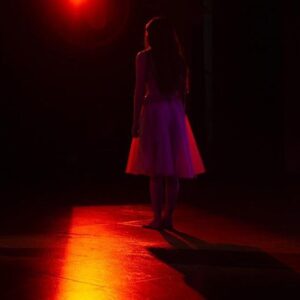 Carolina Kopelioff Instagram - Mirarnos así hasta morirnos @cc25demayo 
.
Domingos 20 hs 🧜🏻‍♀️ entradas x alternativa teatral✨✨✨✨