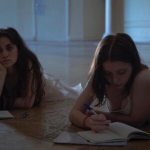 Carolina Kopelioff Instagram - Mirarnos así hasta morirnos @cc25demayo 
.
Domingos 20 hs 🧜🏻‍♀️ entradas x alternativa teatral✨✨✨✨