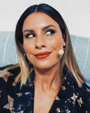 Carolina Loureiro Instagram - fotos aleatórias do programa mais fixe do mundo e que termina hoje! estou nostálgica 🫠🫶 obrigada a todos por esta viagem ✨ não percam hoje, a grande FINAL da máscara! @sicoficial