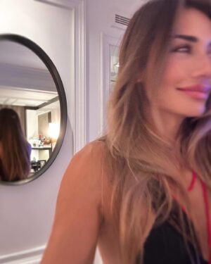 Carolina de Moras Instagram - It’s a lonely night….🎵🎵💫