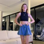 Caroline Dallarosa Instagram - Finalmente posso ser brega e dançar mal pra desfilar as coleções de botas 👢 detalhe essa dança foi feita para os duros como eu! Obs: se rir é pecado