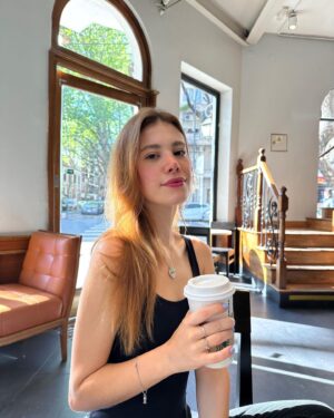 Caroline Dallarosa Instagram - Únicas fotos que consegui tirar por aqui pq a realidade que só estudo kkkk