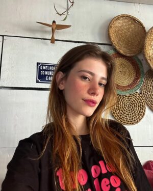 Caroline Dallarosa Instagram - Uma selfie por aqui