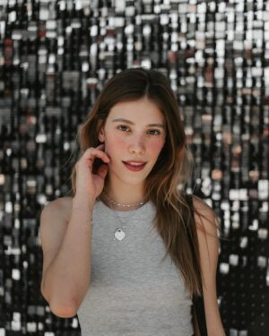 Caroline Dallarosa Instagram - Aproveitei a publi de hoje pra tirar umas fotinhas da fuça 👻