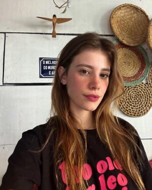 Caroline Dallarosa Instagram - Uma selfie por aqui