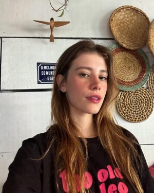 Caroline Dallarosa Instagram - Uma selfie por aqui