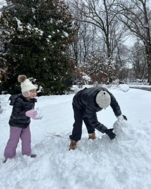 Caroline Manzo Instagram - Building a snowman with mommy @laurenmanzo - its a tiny snowman but she’s one happy little girl. ❤️❤️⛄️❄️