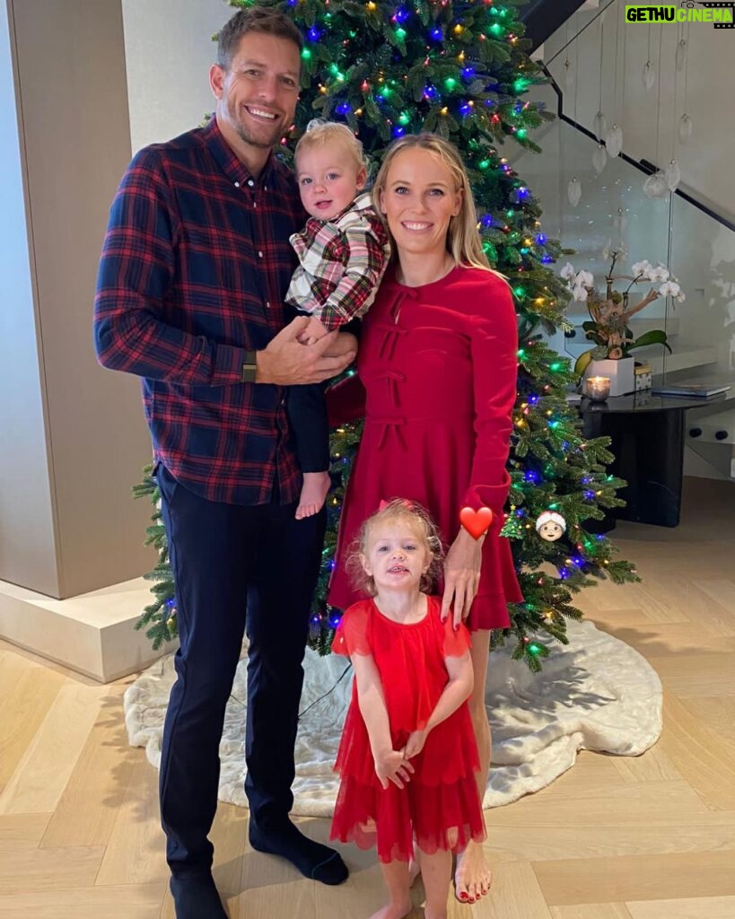 Caroline Wozniacki Instagram - Merry Christmas and happy holidays from our family to yours! Hope your holidays are happier than when James met Santa 😂 (see second photo)