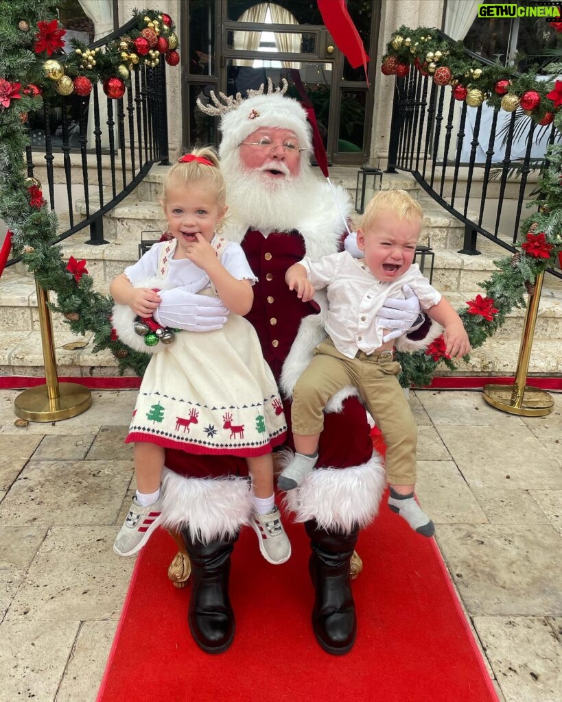 Caroline Wozniacki Instagram - Merry Christmas and happy holidays from our family to yours! Hope your holidays are happier than when James met Santa 😂 (see second photo)
