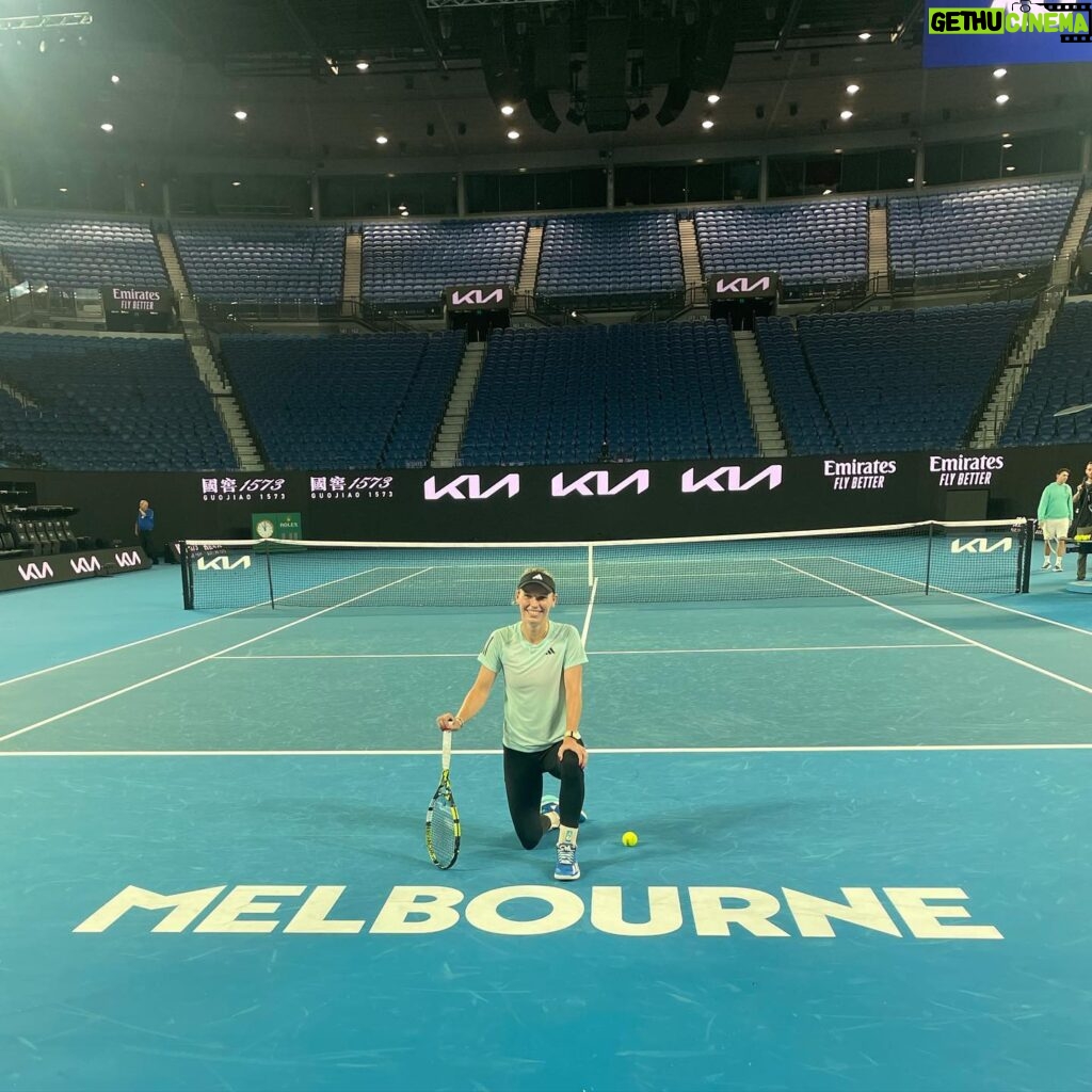 Caroline Wozniacki Instagram - Great to be back at RLA after a few years away! This court will always be very special to me! @australianopen 💪🏻
