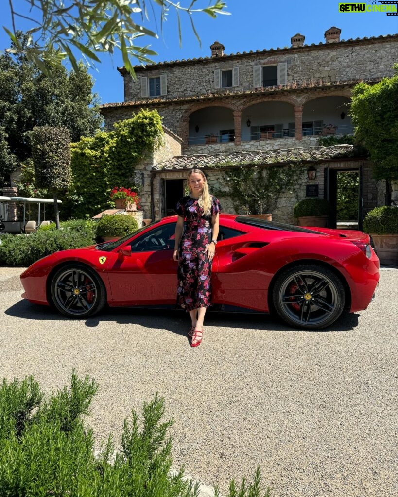 Caroline Wozniacki Instagram - Recap from our weekend road trip thru Tuscany with @davidlee! Congrats @ingridschneider and @jamesferrarojr , we had a blast celebrating you! ❤️