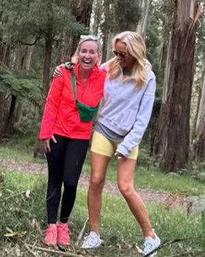 Carrie Bickmore Instagram - Forest fun for city girls @fifi_box 👯‍♀️ 🌳 
Drove 90 mins to find the forest closed. 🤔 
Drove another hour to find an open forest 🙃 
Picnic ✅ 
Hide and seek ✅ 
First LEECH encounter ✅
Photo cred: a 4 year old.