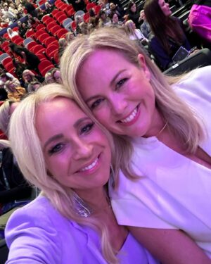 Carrie Bickmore Instagram - Gwen you were just splendid. Congrats @bestiesau on such an amazing night. 👏 Gem @gemmyjean and @jackieo_official you smashed it. ⭐️