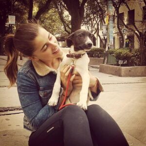 Cassandra Sánchez Navarro Instagram - 12 años de #eddie Mi mejor amigo. Mi siempre fiel. Te extraño cada día más pero se que estás descansando y ya no te duele nada. Eddie se enfermó y tuvimos que hospitalizarlo. El próximo día falleció en mis brazos y rodeado de gente que lo amaba. Fue el perro más fiel y protector. Eddie fue lo que todo niña sueña tener de perro. Cariñoso y protector, juguetón pero tranquilo. Te amo mi niño Eddie. Para siempre juntos ok?! Descansa y te veo del otro lado 🖤🤍

1. Los primeros meses juntos. Siempre en el parque. Siempre juntos. 
2. El día que agarre a Eddie de la calle. Se quedó dormido en mis brazos las dos horas que hicimos de regreso a mi casa. 
3. Ya demasiado grande para estar en mis piernas. 
4. Sus ojos del gatito de shrek
5. A sus 12 años 
6. Eddie de cachorro 
7. Me dieron oportunidad de llevarlo al parque por última vez. Amaba estar en el sol ☀️

Descansa en paz amigo mío TE AMO Gracias por todo!