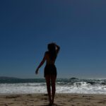 Catalina Vallejos Instagram - Dia de playita y siempre conectada con lo natural 🌊☀️ @aguavital_cl