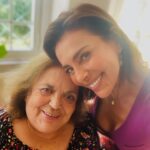 Catarina Furtado Instagram - A mãe Helena faz anos. São 79 anos de flores de todas as cores. De amor de mãe e de amor de filha. ❤️ Parabéns! #mae #aniversario #79anos #parabens