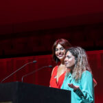 Catarina Furtado Instagram - São difíceis as palavras para descrever o que se viveu no Dia, (curiosamente) da Mãe, na 12 Conferência da “ minha “ @coracoescomcoroa Agradeço a quem nos mostrou que na pequena sala da @casadamusicaporto não cabiam todas as pessoas que queriam refletir sobre a importância e a urgência de se ser feminista nos dias de hoje, já que os direitos adquiridos andam a fazer comichão e a provocar medo a muitas pessoas que ambicionam o poder e a algumas que já lá estão. Hei-de partilhar aqui, a seu tempo, algumas das frases inteligentemente proferidas pela maravilhosa e combativa Maria de Céu Guerra, pela incansável Mónica Ferro @monicaferrounfpa e pela corajosa Tânia Graça @taniiagraca Agradeço tanto aos meus amigos artistas, comprometidos, e denunciadores @marisaliz_oficial @mariodanieloficial , @carlao_nabatalha, @Zepmau , @pedro.abrunhosa E à Missão Comtinente por estar estar sempre de mão dada connosco . À @adagietto_pt e @wearezof pela concretização de uma campanha manifesto que agora é vossa e de todas as mulheres . Tendo ou não tendo ovários , é uma metáfora onde estão todas incluídas . Às nossas quatro bolseiras que subiram ao palco a representar o projecto Bolsas de Estudo, digo publicamente o que lhes sopro ao ouvido : vocês dão tanto sentido à minha vida. Orgulho. Que o amor nos salve nestes tempos escuros porque é por amor a cada próximo que o nosso trabalho existe ! @coracoescomcoroa #missaocontinente @continente @casadamusicaporto Media Partner: @rtppt Apoios: @adagietto_pt @wearezof @tres_aga_studio @naughtyboysagency @bp.portugal @cp_comboiosdeportugal @portopalaciohotel @renaissanceportolapa @impress_pt @oneshop 📸 @joaosaramagophoto