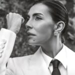 Catarina Furtado Instagram - Tempo cinzento. A preto e branco. De água . Necessário para uns, desmancha prazeres para outros. Que nos lave e leve os maus ventos, que agite boas reflexões. E bons encontros. Que sirva como uma espécie de soluço que nos faz recordar os momentos dos suspiros doces. Recordo a produção que fiz no mês passado para a @activarevista com amigos nos bastidores ( sorte a minha!) : @pedro.ferreira_photography @helenavazpereira @cristinagomes.makeup Bom feriado :)