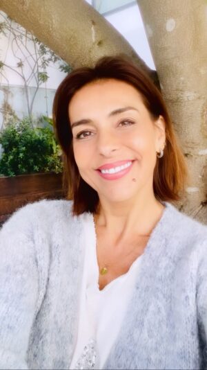 Catarina Furtado Instagram - Continuando o que estava a dizer … a luta continua mas é sobretudo contínua!

Estou, estamos à vossa espera ! 
A CCC e a Missão Continente.

Se acham que temos de proteger e promover os direitos de TODAS as mulheres e de garantir que travamos o  retrocesso que os novos ventos estão a provocar, apareçam para fazer a discussão e a festa! 
E tragam amigos também! 

Porto. Entrada gratuita. Domingo, dia 5 de maio, Casa da Música, 15h.
Inscrevam-se aqui ⬇️

Conferenciaccc@gmail.com

Há 50 anos não teria sido possível fazer este evento! 

Obrigada !!
@coracoescomcoroa @marisaliz_oficial @monicaferrounfpa @taniiagraca @pedro.abrunhosa @mariodanieloficial @zepmau @clara.nao @catarinabmaia @helderdiasmarques @continente @adagietto_pt @wearezof @tres_aga_studio @naughtyboysagency @joaopedrolferreira #conferenciaccc @casadamusicaporto #coracoescapazesdeconstruir #12anosccc #feminismos #missaocontinente #senasantos @miguelbarros2 #50anos25abril