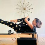 Catarina Furtado Instagram - Hoje é o dia mundial da atividade física! Toca a mexer!! Eu não sobrevivo sem as minhas aulas de Pilates. O meu equilíbrio passa por “tocar” em todas as áreas do nosso ser: corpo, mente, espírito, e desta forma, trabalho também as emoções.😜 #VidaAtiva #Felicidade #BemEstar #pilates