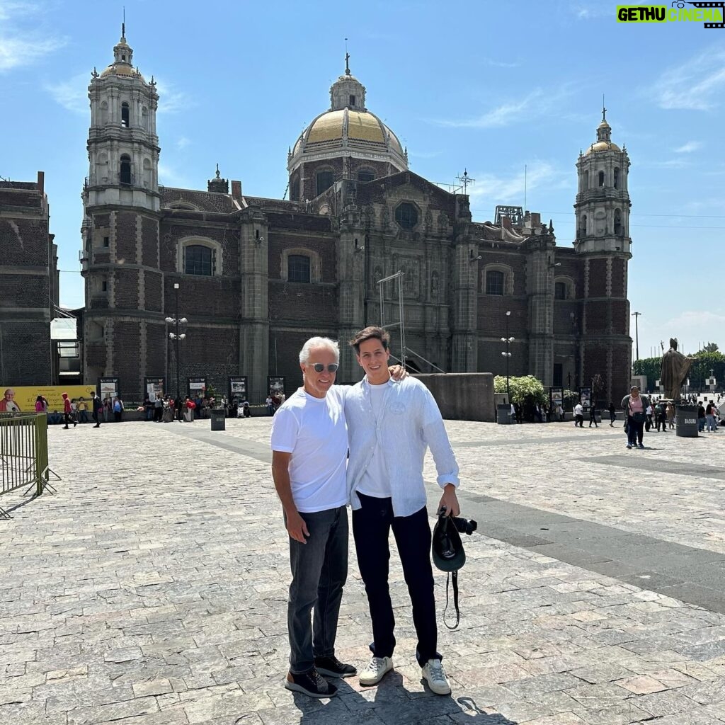 Cecilia Bolocco Instagram - No tengo palabras para describir la emoción de haber estado hoy a los pies de Nuestra Madre La Virgen de Guadalupe!!! Finalmente pudimos venir a visitarla junto a mi adorado @maximobolocco y a mi amor @pepodaire 🙏❤️🥰🙌 Ella llegó a través de Su Manto horas antes de la operación de Máximo hace un poco más de 5 años, gracias a nuestra querida @lucha_errazuriz , y núnca más nos abandonó!!! Y no deja de sorprendernos porque hoy al llegar a la Basilica nos recibió el Monseñor Diego Monroy Ponce quien nos llevó hasta el mismísimo altar donde además nos bendijo y le agradeció a La Virgen en nuestro nombre!!! Gracias Dios mio por tan extraordinario encuentro!!! 🙏❤️🙌 #virgendeguadalupe #santuariodelavirgendeguadalupe #basílicadeguadalupe