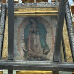 Cecilia Bolocco Instagram - No tengo palabras para describir la emoción de haber estado hoy a los pies de Nuestra Madre La Virgen de Guadalupe!!! Finalmente pudimos venir a visitarla junto a mi adorado @maximobolocco y a mi amor @pepodaire 🙏❤️🥰🙌 Ella llegó a través de Su Manto horas antes de la operación de Máximo hace un poco más de 5 años, gracias a nuestra querida @lucha_errazuriz , y núnca más nos abandonó!!! Y no deja de sorprendernos porque hoy al llegar a la Basilica nos recibió el Monseñor Diego Monroy Ponce quien nos llevó hasta el mismísimo altar donde además nos bendijo y le agradeció a La Virgen en nuestro nombre!!! Gracias Dios mio por tan extraordinario encuentro!!! 🙏❤️🙌 #virgendeguadalupe #santuariodelavirgendeguadalupe #basílicadeguadalupe