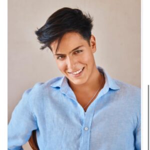 Cecilia Bolocco Instagram - Mi adorado @maximobolocco , hoy al cumplir tus cortos pero intensos 19 años de vida, escribo emocionada estas líneas al ver en el gran joven que te has convertido!
Encantador, sensible y amoroso, pero por sobretodo noble y profundo…y con una alegría de vivir que conmueve!
Decir que estoy orgullosa es poco porque en verdad siento una gratitud inmensa por tener la dicha de ser tu madre.
Te amo con el alma y agradezco a Dios que te enviara a mis brazos.
Muy Feliz Cumpleaños mi querido Máximo!!!! 🥳🎁🎉🎂❤️❤️❤️❤️❤️