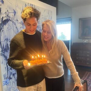 Cecilia Bolocco Instagram - Awww mi  @maximobolocco me sorprendió el día de mi cumpleaños con velitas y torta a la hora de almuerzo 😍😍 y en la noche mi amor @pepodaire me tenía preparada una fiesta!!!! ❤️🥰💃🕺🍾🥂 No doy más de amor y agradecimiento!!! ❤️#puroamor 

Quisiera ademas agradecer de corazón a tod@s uds por los miles de mensajes y por todo el cariño!!! 
L@s adoro ❤️