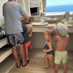 Cecilia Bolocco Instagram - Después de un fin de año muy ajetreado finalmente pudimos compartir con los hijos de mi amor @pepodaire y con mis #casinietos 😍 Fue un día maravilloso!!!! #domingoenfamilia #elmejorpanorama En cuanto tenga un momento l@s pondré al día con tantas novedades. De verdad l@s echo de menos pero he estado trabajando mucho! Y ahora finalmente me vine a la playa! Solo quiero aprovechar para desearles a tod@s ,desde el fondo de mi corazón, un año espectacular en todo sentido! Espero poder retomar cuanto antes los lives para volver a compartir como siempre!!! L@s Adoro!!! ❤️