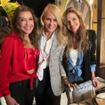 Cecilia Bolocco Instagram - Hoy comienza mi nuevo programa “Todo por ti” en @canal13cl después de @teletrece !!!!! 😍😍😍😍 Estoy muy emocionada y Feliz de compartir con uds un espacio íntimo y poder entrar nuevamente a sus hogares con bellos encuentros llenos de cariño y ternura y alegría! 🙏❤️🙌 L@s espero hoy y todos los domingos después de “Teletrece Central”!!! Hoy la bella @mmayte_rodriguez y su talentosa y adorable mamá @carito_arregui !!!! L@s adoro!!!! ❤️