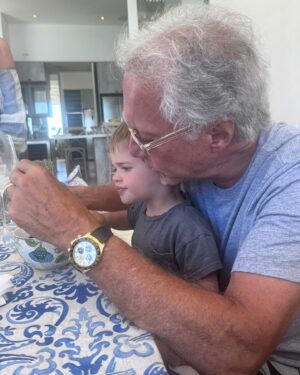 Cecilia Bolocco Instagram - Después de un fin de año muy ajetreado finalmente pudimos compartir con los hijos de mi amor @pepodaire y con mis #casinietos 😍 Fue un día maravilloso!!!! 
#domingoenfamilia 
#elmejorpanorama 

En cuanto tenga un momento l@s pondré al día con tantas novedades. De verdad l@s echo de menos pero he estado trabajando mucho! Y ahora finalmente me vine a la playa!
Solo quiero aprovechar para desearles a tod@s ,desde el fondo de mi corazón, un año espectacular en todo sentido! 

Espero poder retomar cuanto antes los lives para volver a compartir como siempre!!!

L@s Adoro!!! ❤️