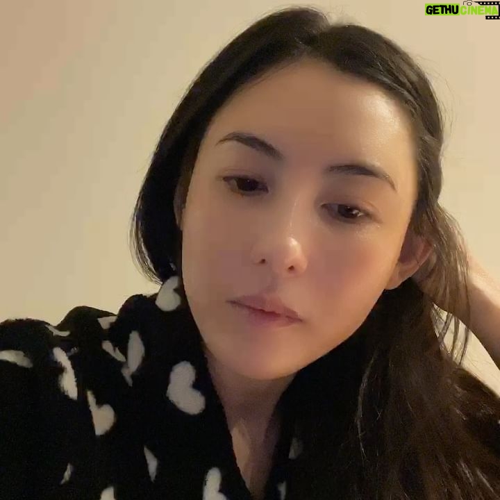 Cecilia Cheung Instagram - 肚餓到醒咗，怎麼樣也睡不回去，拍片和你們說話，感覺家裏沒有那麼安靜😂😂雖然都知道你們也在睡覺中，自我心態調整🤪🤪🤪🤪🤪🤪🤪