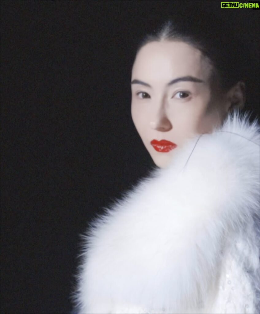 Cecilia Cheung Instagram - #张柏芝 ✖《瑞丽服饰美容》 🗝自洽洒脱 从容坚韧🗝 🔆过尽千帆 循光而至🔆 💌十月刊封面即将解锁💌