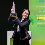 Cecilia Suárez Instagram - Gracias infinitas Festival de Huelva Cine Iberoamericano por este Premio Ciudad de Huelva. Gracias @manuelhmartin y a todo el equipo y colaboradores de este increíble festival. Gracias @manolocaro por tus palabras y por todo lo demás, siempre. Gracias @carlosramoss por acompañarme y ser equipo. Gracias @yosbaute por las risas y los detalles. Gracias @blancopop @juandediosr @betoescamilla porque la distancia no impide que sigamos siendo equipo. Y gracias a mi acompañante favorito desde hace 13 años por estar presente.💖 Gracias España. Qué día tan especial.🙏🏼 Y encima, la alegría de ver a la película de @angelescruzactriz ‘Valentina o la Serenidad’ llevarse el palmarés a mejor película y mejor actriz (¡Viva México!) y compartir con mis directores de “A Cielo Abierto” @mariana_arriaga y @santiagoarriagaa . Dicha.🌅 @festicinehuelva 📸 @claracarrasco_ #49festicinehuelva • Styling: @blancopop @juandediosr @betoescamilla @dior H & MKUP: @yosbaute