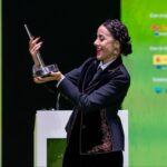 Cecilia Suárez Instagram - Gracias infinitas Festival de Huelva Cine Iberoamericano por este Premio Ciudad de Huelva. Gracias @manuelhmartin y a todo el equipo y colaboradores de este increíble festival. Gracias @manolocaro por tus palabras y por todo lo demás, siempre. Gracias @carlosramoss por acompañarme y ser equipo. Gracias @yosbaute por las risas y los detalles. Gracias @blancopop @juandediosr @betoescamilla porque la distancia no impide que sigamos siendo equipo. Y gracias a mi acompañante favorito desde hace 13 años por estar presente.💖 Gracias España. Qué día tan especial.🙏🏼 Y encima, la alegría de ver a la película de @angelescruzactriz ‘Valentina o la Serenidad’ llevarse el palmarés a mejor película y mejor actriz (¡Viva México!) y compartir con mis directores de “A Cielo Abierto” @mariana_arriaga y @santiagoarriagaa . Dicha.🌅 @festicinehuelva 📸 @claracarrasco_ #49festicinehuelva • Styling: @blancopop @juandediosr @betoescamilla @dior H & MKUP: @yosbaute