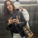 Cecilia Suárez Instagram – FELIZ 2024, desde esta fría latitud, les deseamos, mi acompañante secreto y yo.💕