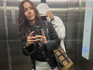 Cecilia Suárez Instagram - FELIZ 2024, desde esta fría latitud, les deseamos, mi acompañante secreto y yo.💕