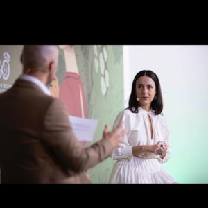 Cecilia Suárez Instagram - Gracias infinitas Festival de Huelva Cine Iberoamericano por este Premio Ciudad de Huelva. 
Gracias @manuelhmartin y a todo el equipo y colaboradores de este increíble festival.
Gracias @manolocaro por tus palabras y por todo lo demás, siempre.
Gracias @carlosramoss por acompañarme y ser equipo.
Gracias @yosbaute por las risas y los detalles.
Gracias @blancopop @juandediosr @betoescamilla porque la distancia no impide que sigamos siendo equipo.
Y gracias a mi acompañante favorito desde hace 13 años por estar presente.💖
Gracias España.
Qué día tan especial.🙏🏼
Y encima, la alegría de ver a la película de @angelescruzactriz ‘Valentina o la Serenidad’ llevarse el palmarés a mejor película y mejor actriz (¡Viva México!) y compartir con mis directores de “A Cielo Abierto” @mariana_arriaga y @santiagoarriagaa .
Dicha.🌅
@festicinehuelva 
📸 @claracarrasco_ 
#49festicinehuelva
•
Styling: @blancopop @juandediosr @betoescamilla 
@dior
H & MKUP:  @yosbaute