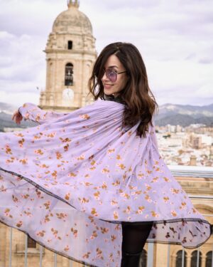 Cecilia Suárez Instagram - Festival de Cine de Málaga.
Gracias a la prensa que se acercó hoy para hablar de “PUNTOS SUSPENSIVOS”.
•
Styling: @_freddyalonso @etromadrid @gabrielahearst 
Mkup&Hair: @yosbaute @yslbeauty 
📸 @andresgarlujan 
Orchestra director: @cramtalent @carlosramoss